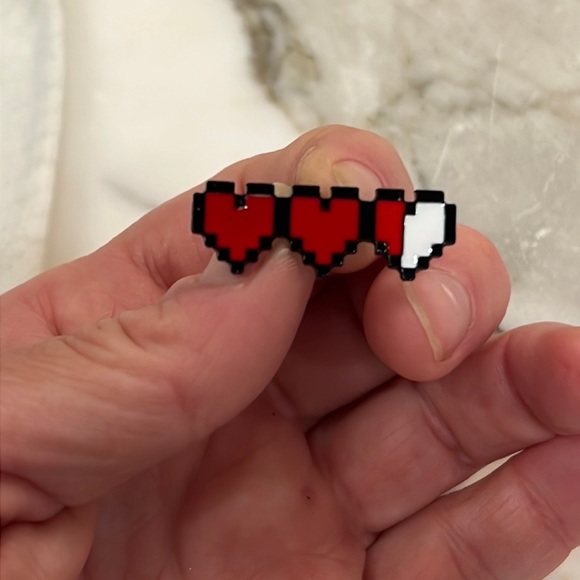 3/$15 Retro Video Game Life Hearts Pin Brooch - Picture 5 of 7